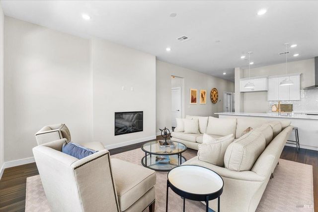 7301 Willowglen Dr, Rohnert Park, CA 94928