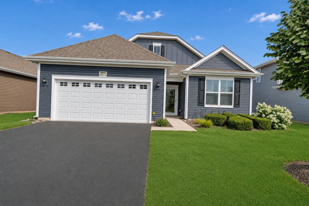 2371 Cannon Drive, Pingree Grove, IL 60140