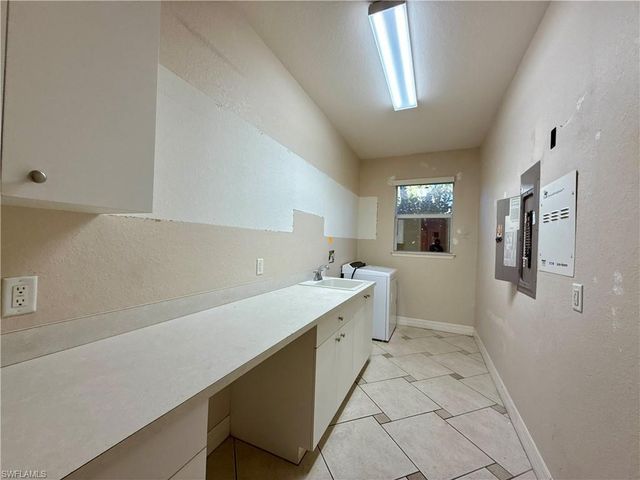 1901 El Dorado PKWY W, Cape Coral, FL 33914