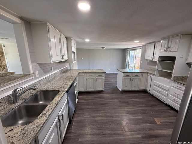 303 Avenue D, Converse, TX 78109