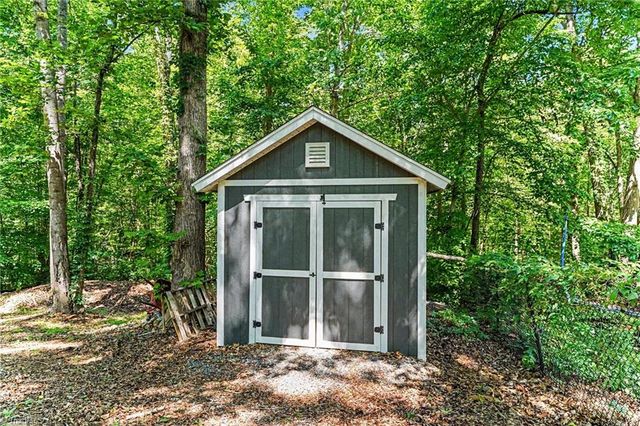 2133 Benwicke Drive, Pfafftown, NC 27040