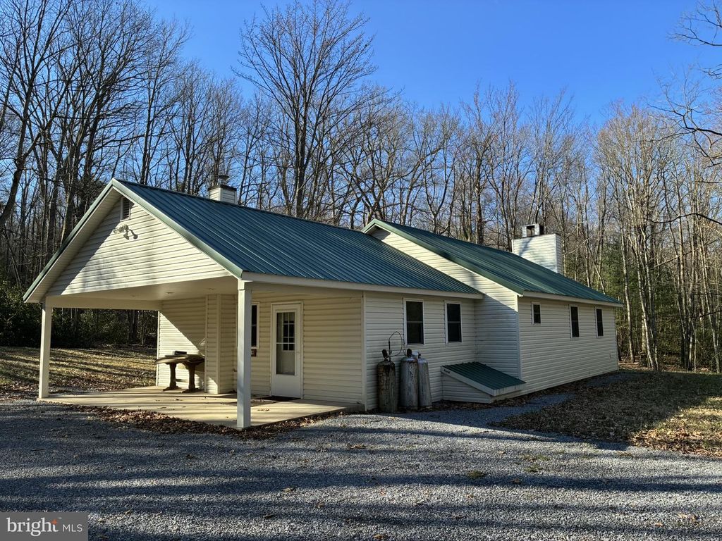 807 SAND SPRINGS RD, Beech Creek, PA 16822