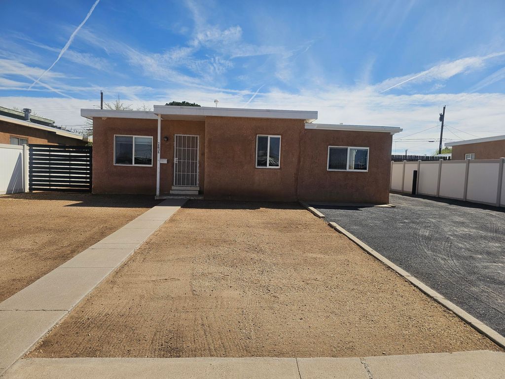 2834 Monroe Street NE, Albuquerque, NM 87110