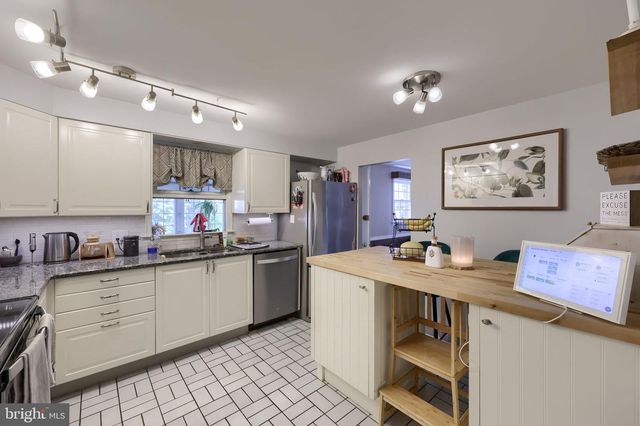 2223 HARMONY HILL DR, Lancaster, PA 17601