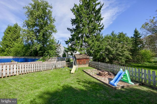 2223 HARMONY HILL DR, Lancaster, PA 17601
