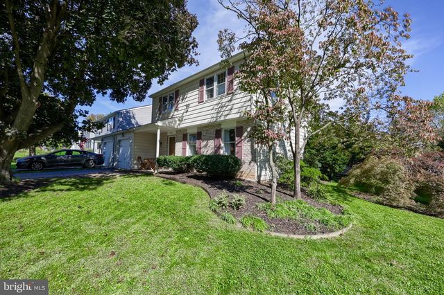 2223 HARMONY HILL DR, Lancaster, PA 17601