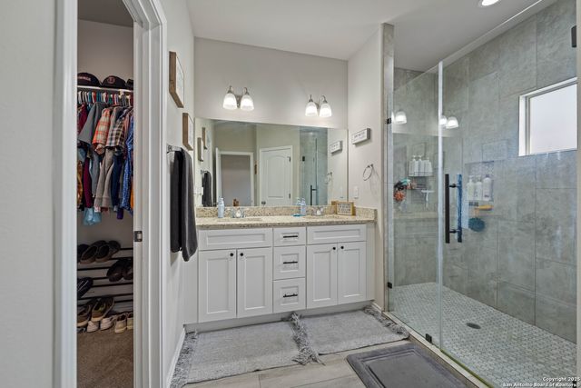 760 Crestview, Floresville, TX 78114