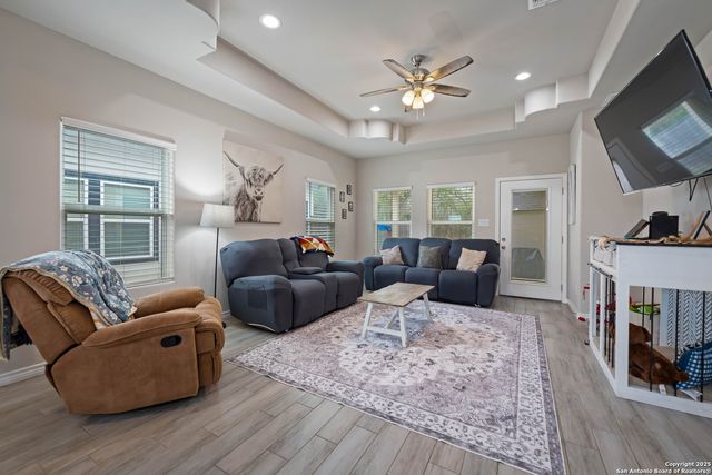 760 Crestview, Floresville, TX 78114