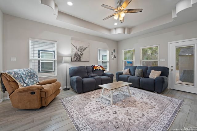 760 Crestview, Floresville, TX 78114