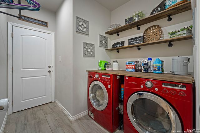 760 Crestview, Floresville, TX 78114