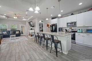 760 Crestview, Floresville, TX 78114