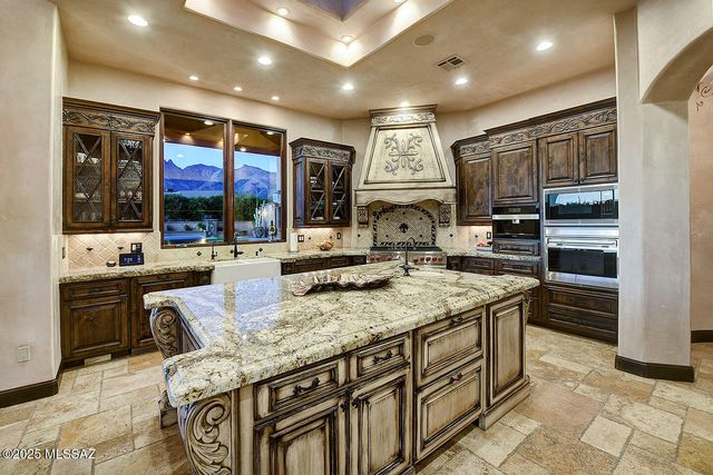 6015 N Camino Preciado, Tucson, AZ 85718