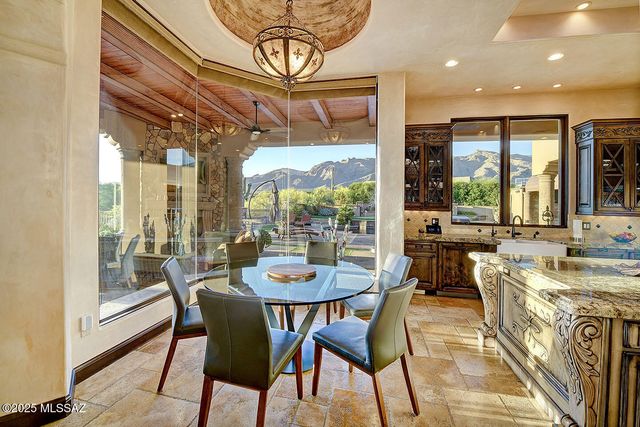 6015 N Camino Preciado, Tucson, AZ 85718