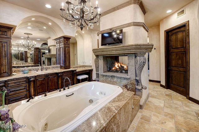 6015 N Camino Preciado, Tucson, AZ 85718