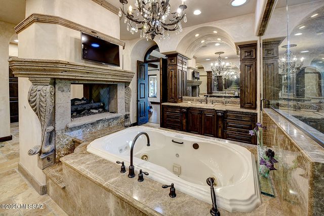 6015 N Camino Preciado, Tucson, AZ 85718