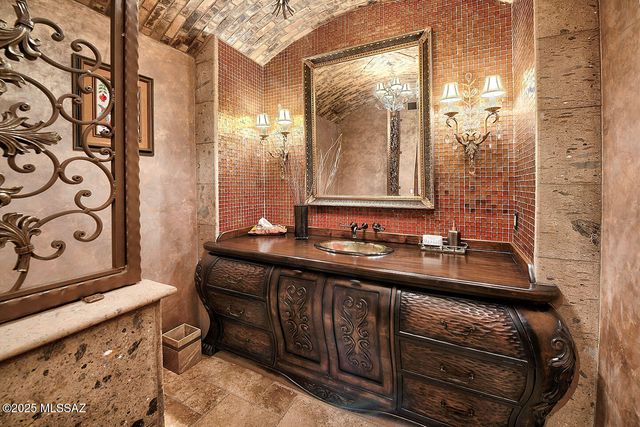 6015 N Camino Preciado, Tucson, AZ 85718