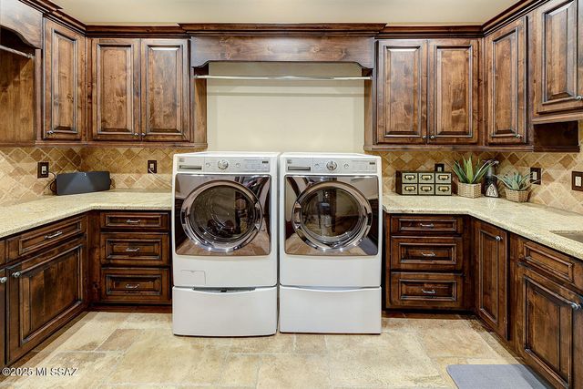 6015 N Camino Preciado, Tucson, AZ 85718