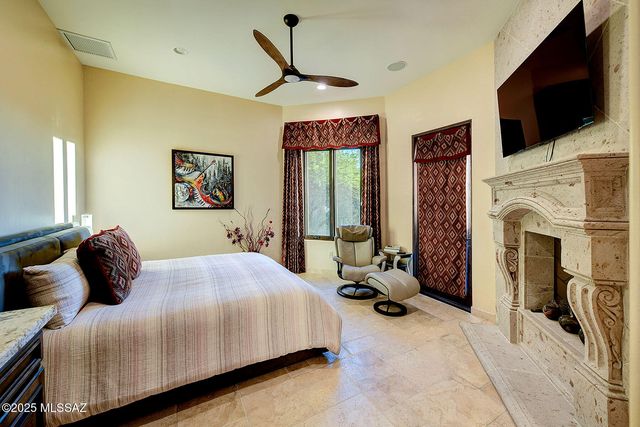 6015 N Camino Preciado, Tucson, AZ 85718