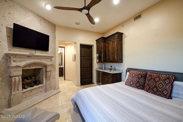 6015 N Camino Preciado, Tucson, AZ 85718