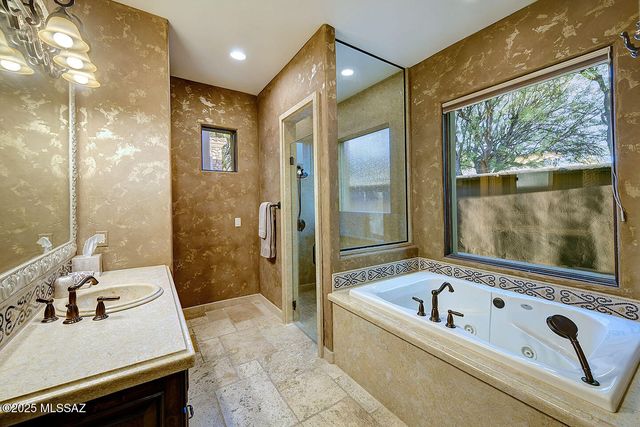 6015 N Camino Preciado, Tucson, AZ 85718