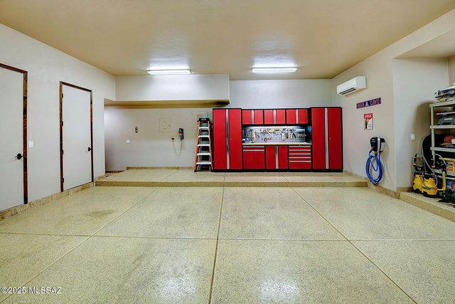 6015 N Camino Preciado, Tucson, AZ 85718