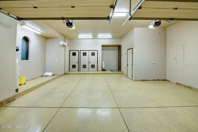 6015 N Camino Preciado, Tucson, AZ 85718