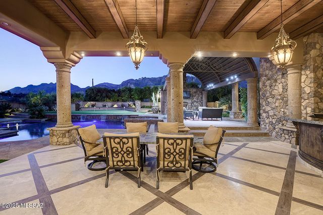 6015 N Camino Preciado, Tucson, AZ 85718