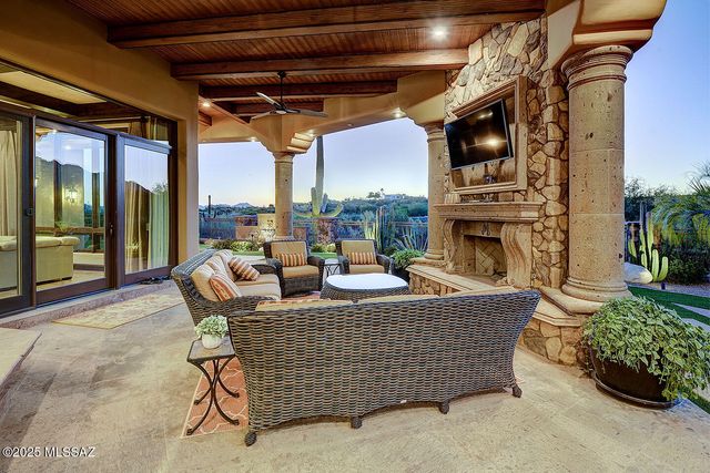 6015 N Camino Preciado, Tucson, AZ 85718