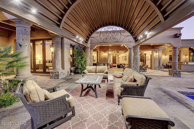 6015 N Camino Preciado, Tucson, AZ 85718