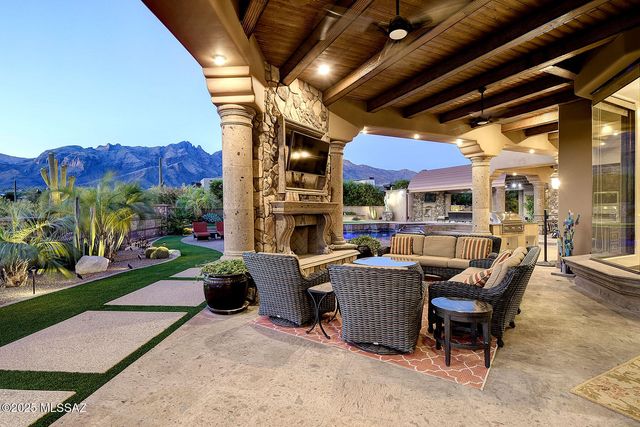 6015 N Camino Preciado, Tucson, AZ 85718