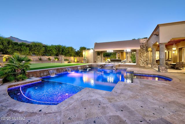 6015 N Camino Preciado, Tucson, AZ 85718