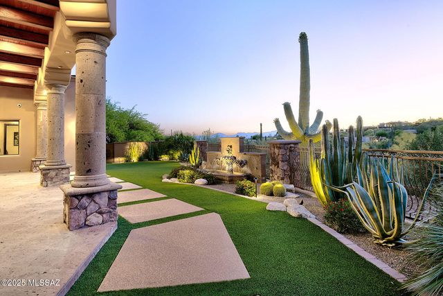 6015 N Camino Preciado, Tucson, AZ 85718