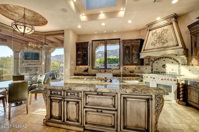 6015 N Camino Preciado, Tucson, AZ 85718