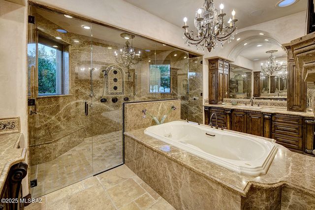 6015 N Camino Preciado, Tucson, AZ 85718