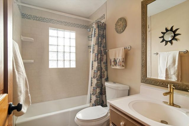 18065 W Big Oaks Road, Grayslake, IL 60030