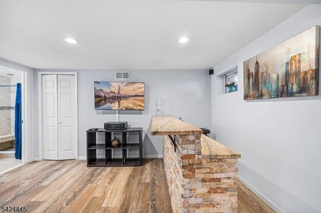 253 Maplewood Ave, Bogota Boro, NJ 07603