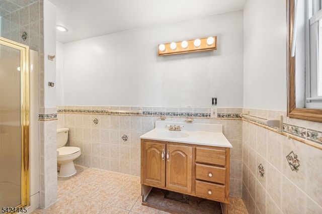 253 Maplewood Ave, Bogota Boro, NJ 07603