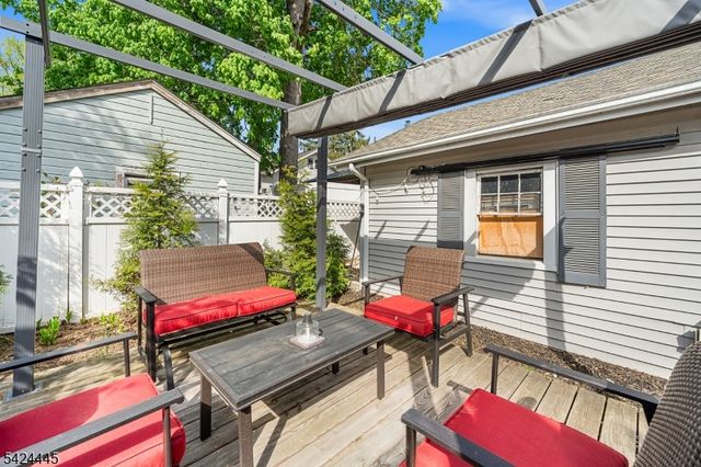 253 Maplewood Ave, Bogota Boro, NJ 07603