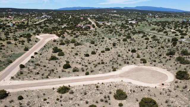 19 Neighborly Way, Edgewood, NM 87015