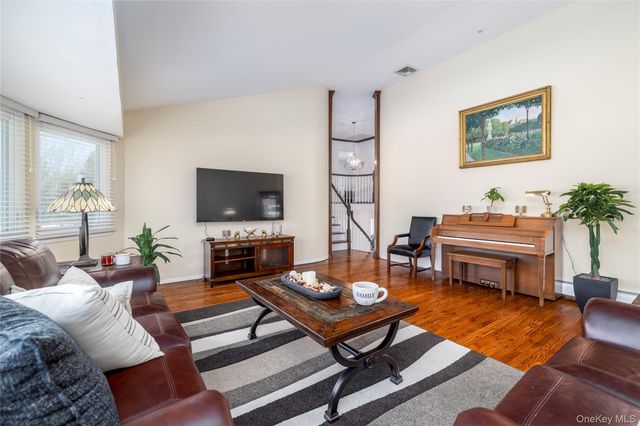 3930 Jane Lane, Oceanside, NY 11572