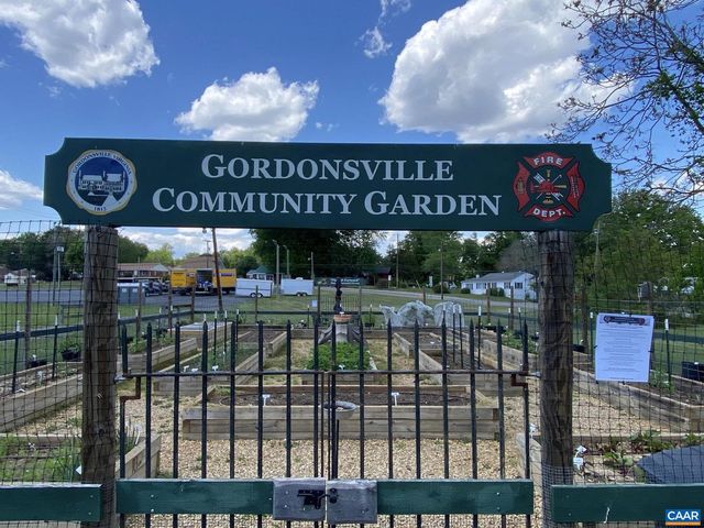405 E KING ST, Gordonsville, VA 22942