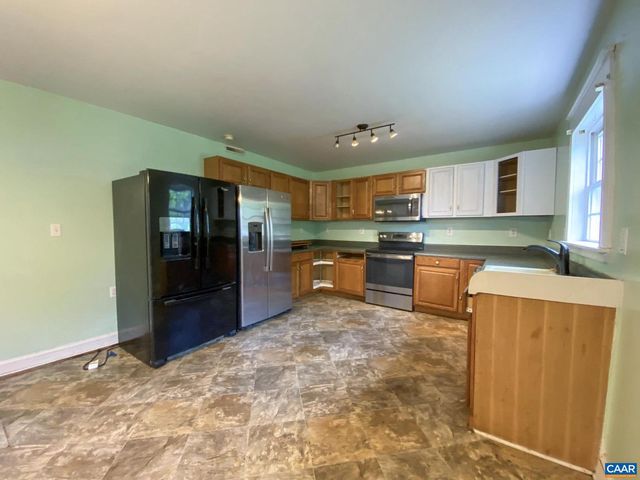 405 E KING ST, Gordonsville, VA 22942