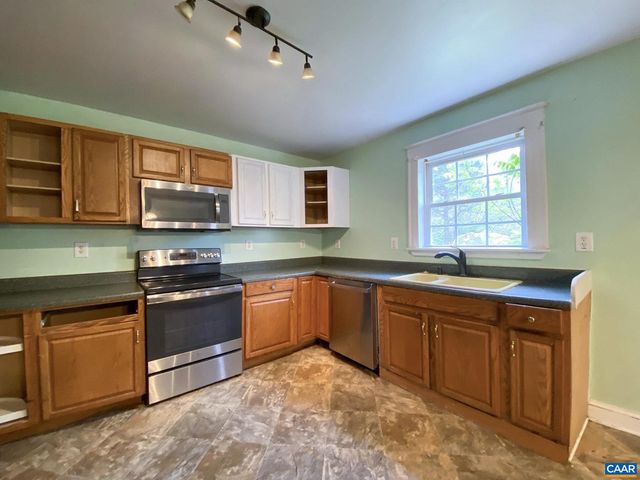 405 E KING ST, Gordonsville, VA 22942