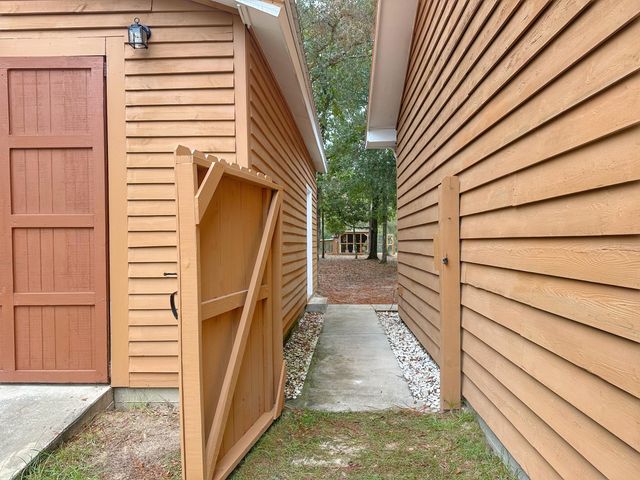 721 Coventry Road, Defuniak Springs, FL 32433