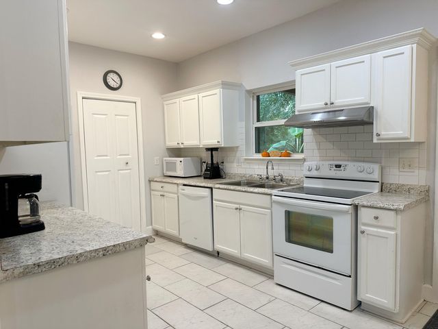 721 Coventry Road, Defuniak Springs, FL 32433