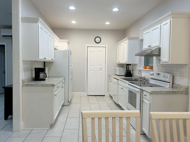 721 Coventry Road, Defuniak Springs, FL 32433