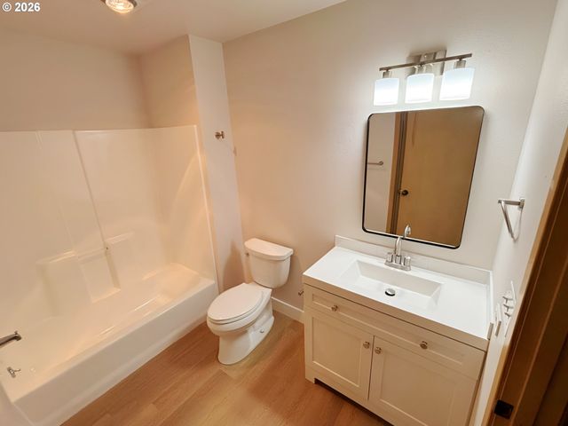 247 N HAYDEN BAY Dr, Portland, OR 97217