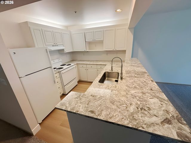247 N HAYDEN BAY Dr, Portland, OR 97217