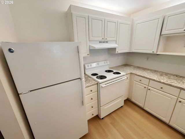 247 N HAYDEN BAY Dr, Portland, OR 97217
