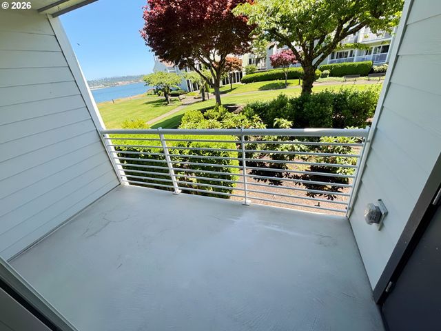 247 N HAYDEN BAY Dr, Portland, OR 97217